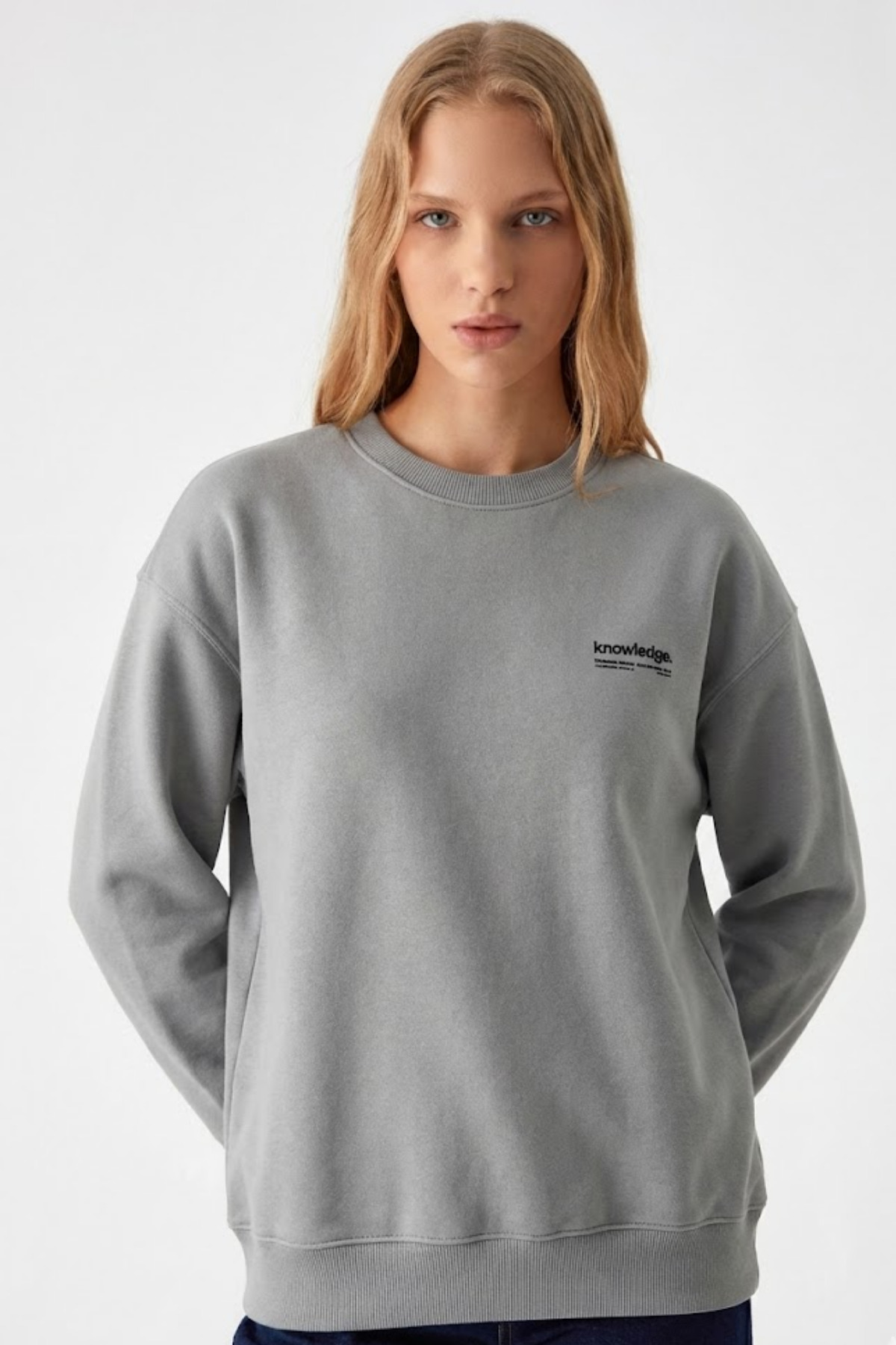 Kadın Göğüs Yazı Baskılı Gri Sweatshirt